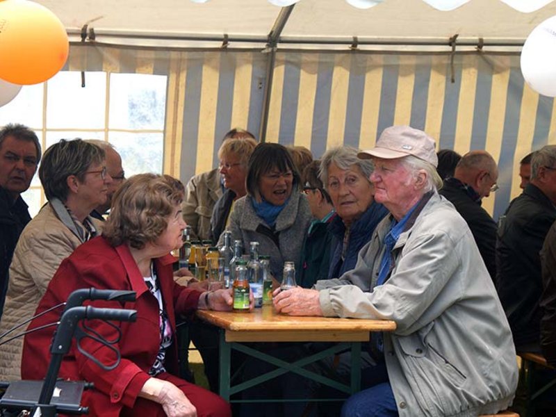 Neuwoba Mitgliederfest in der Einsteinstraße - Bild 1