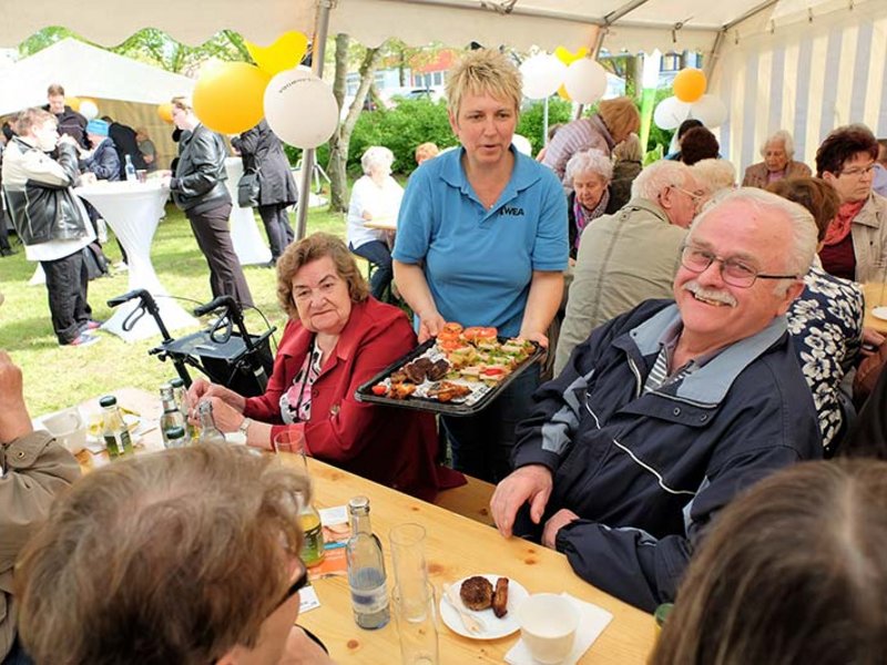 Neuwoba Mitgliederfest in der Einsteinstraße - Bild 11