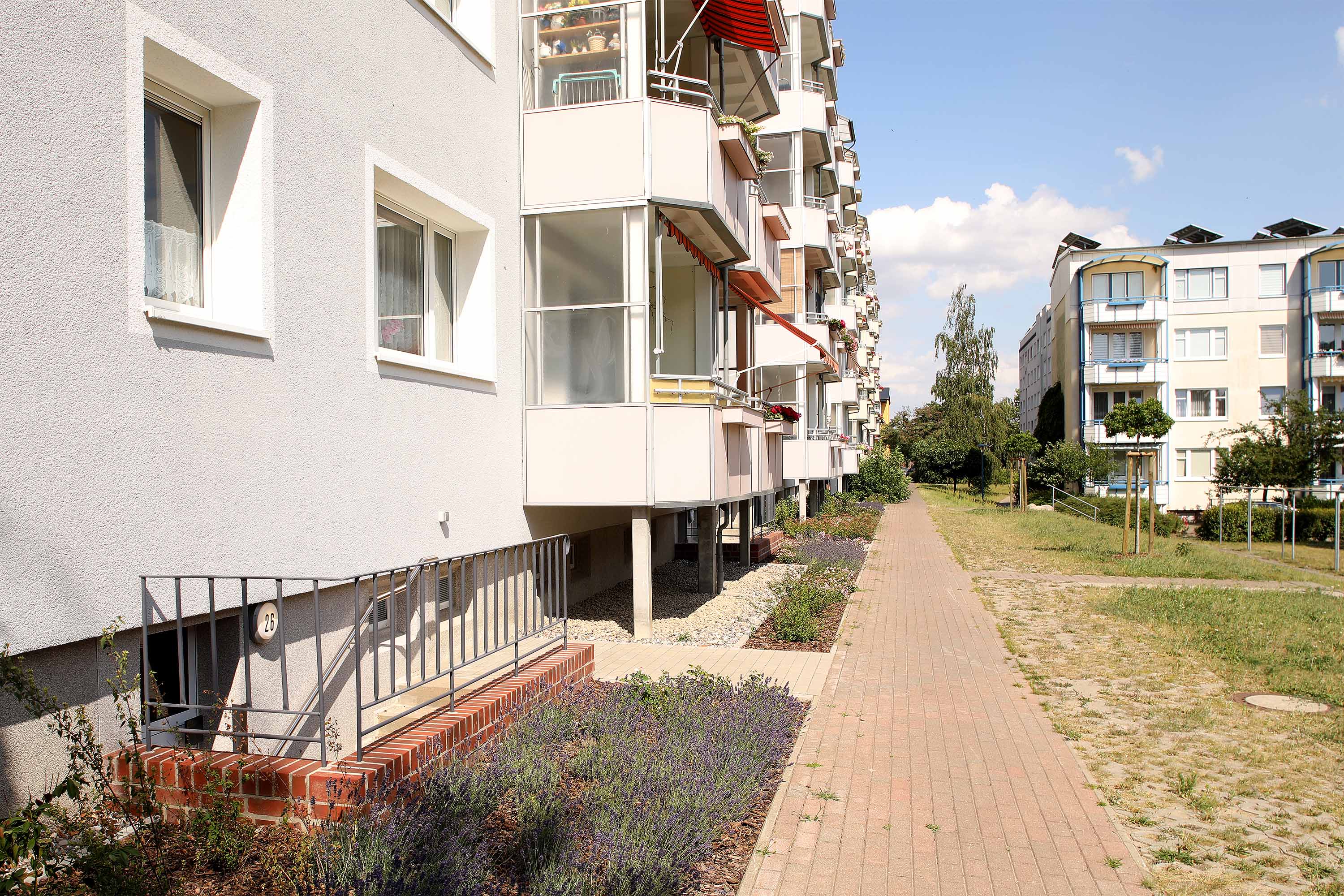 1 Raum Wohnung in Neubrandenburg, Willi-Bredel-Str.